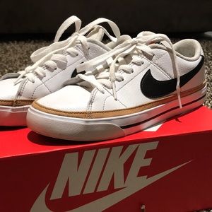 Nike Court Legacy